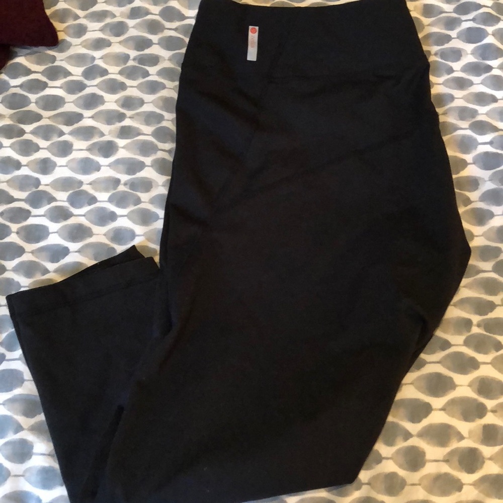 ZELLA Capri Leggings